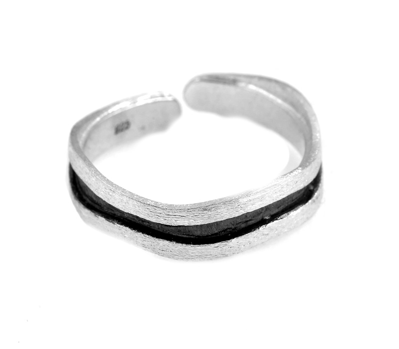 Stelios Χειροποίητο ασημένιο δαχτυλίδι βέρα φαρδιά κυματιστή Ασημί & Μαύρο